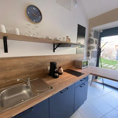 L'oustal Des Domes Apartman