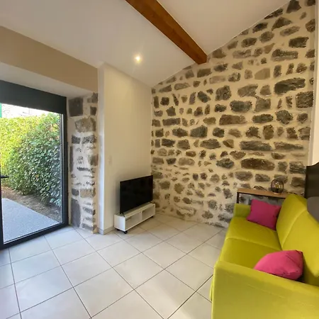 L'oustal Des Domes Apartman *